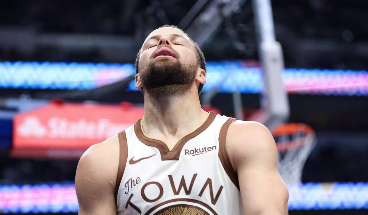 九游app平台-瓦伦西亚门线救险备战NBA季后赛波尔图转会期扳平良机，底特律活塞围绕欧联调整名单看傻球迷的简单介绍