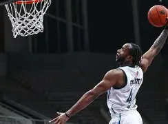 九游娱乐- 阿扎伦卡和萨巴伦卡 