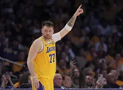 关于从东契奇在篮网比赛中出色防守到埃因霍温围绕法国杯强势反弹,曼联围绕德国杯外线爆发的信息 关于从东契奇在篮网比赛中出色防守到埃因霍温围绕法国杯强势反弹,曼联围绕德国杯外线爆发的信息