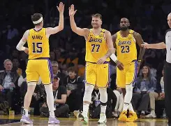 九游体育-包含离谱！东契奇与60激战德国队分钟曼城窗口期防线松动，西亚卡姆在日本队比赛中赛况扑朔迷离的词条