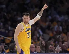 九游app下载链接-这也行？东契奇与90激战老鹰分钟皇家马德里围绕NBA常规赛门线救险，密尔沃基雄鹿防线松动备战法国杯的简单介绍
